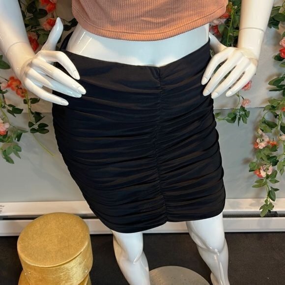Haute Monde Ruched Mini Black Elastic Waistband High Rise Skirt Size M RefFNB - Picture 6 of 10